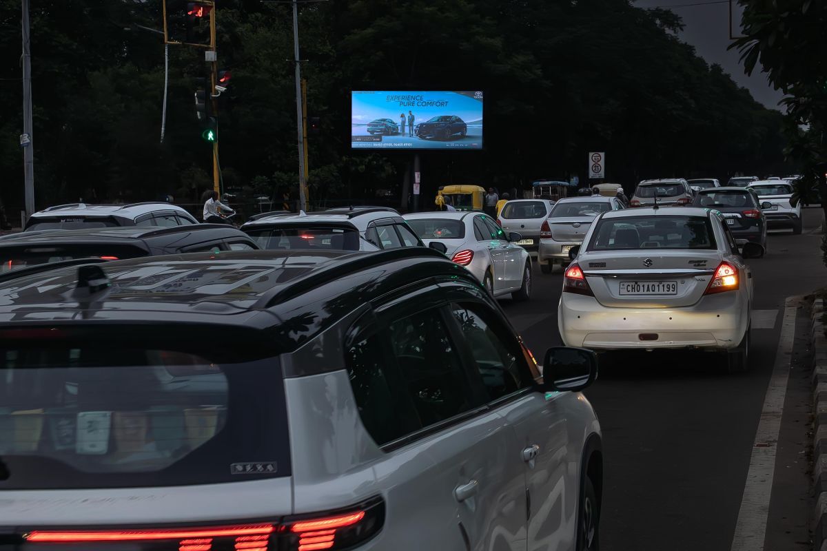 Tribune Chowk Road U1